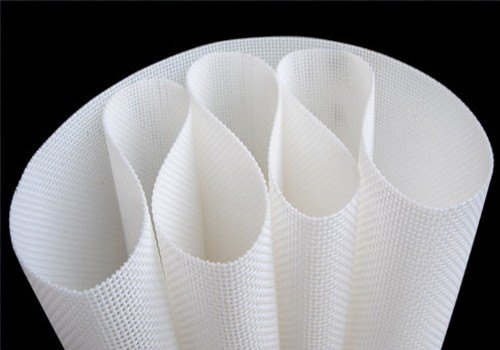 Endless seamless join on a square mesh belt