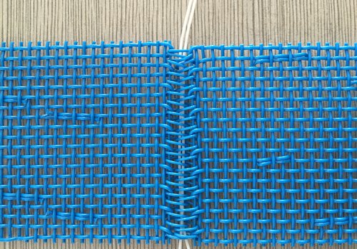 Self-loop seam woven from the mesh's own yarns on a square mesh belt
