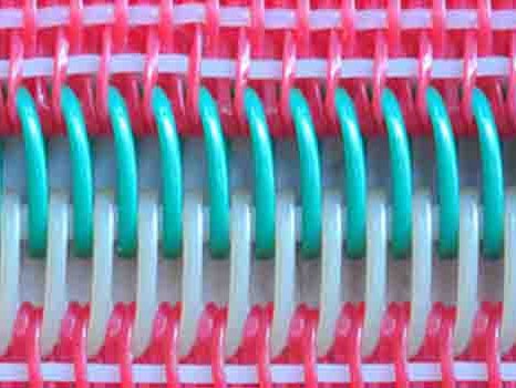 Single spiral pin seam on a dryer fabric