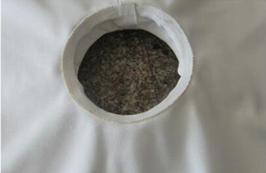 Center feed hole in a press filter cloth