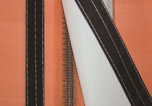 Flap-covered clipper joint on a cloth for vacuum drying belts